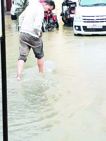 बारिश के कारण हुआ जलभराव, नगर निगम का दावा हुआ फुस्स