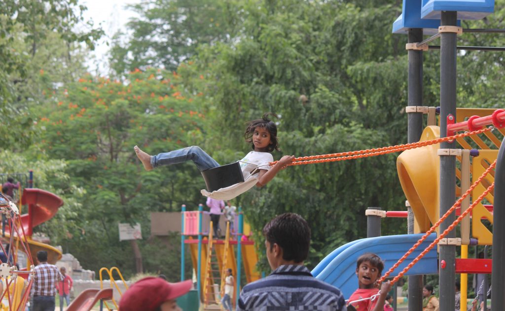 नये साल पर शहर के पर्यटन स्थल और पार्क बने सेल्फी पॉइंट, लोगों ने किया खूब एन्जॉय
