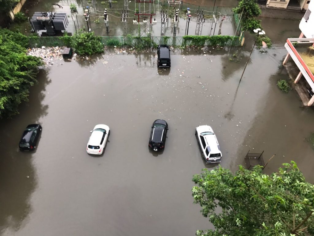 बरसात से निपटने में सरकार फिसड्डी : कांग्रेस ने लगाया जनता की उपेक्षा का आरोप