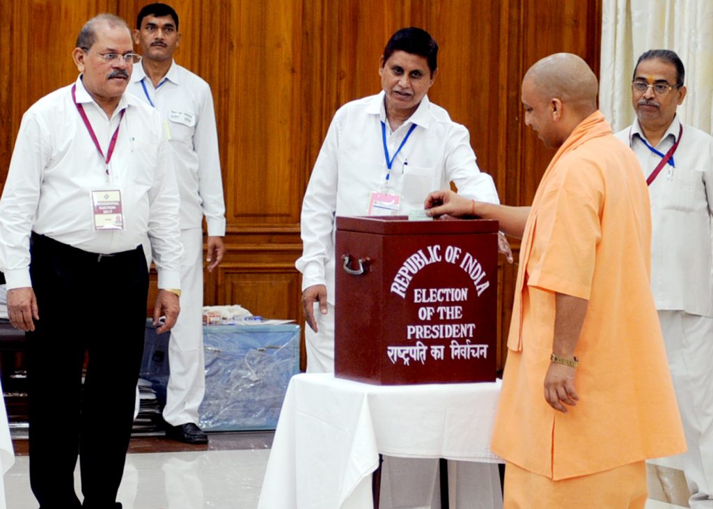 राष्ट्रपति चुनाव: मतदान करने पहुंचे सीएम योगी आदित्यनाथ व अन्य वरिष्ठ नेता