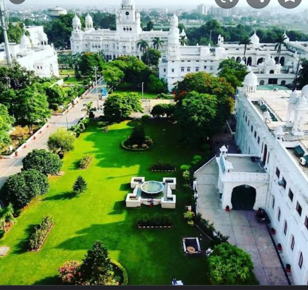जीवन में खुश रहना सरल है लेकिन सरल रहना बहुत कठिन