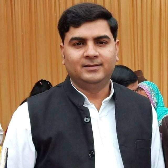 लोग स्वतंत्र हैं नेता चुनने के लिए, दल चुनने के लिए, किसी भी नेता की जय बोलने के लिए