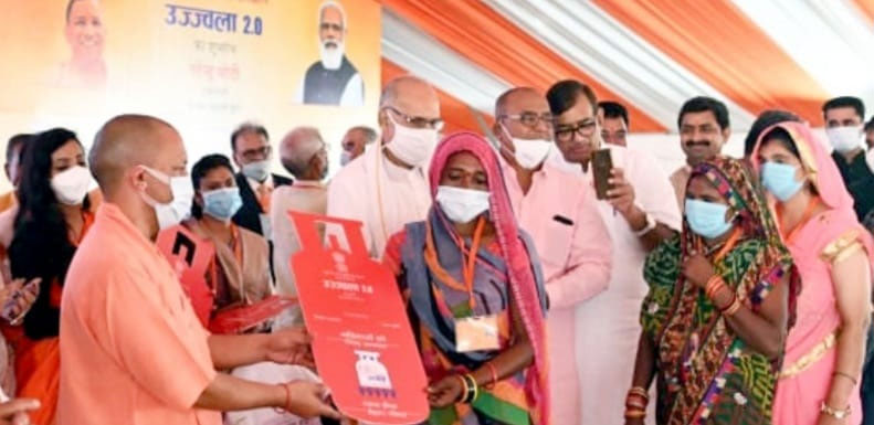 उज्ज्वला योजना पर यूपी सीएम की मॉनिटरिंग