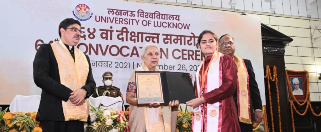 विश्वविद्यालय छात्रों में प्रश्न पूछने की क्षमता विकसित करता है: आनंदीबेन पटेल
