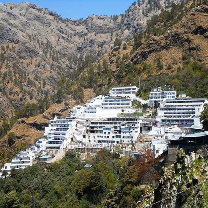 माता के दरबार में विवाद, कहीं आपसी विश्वास में कमी तो नहीं?