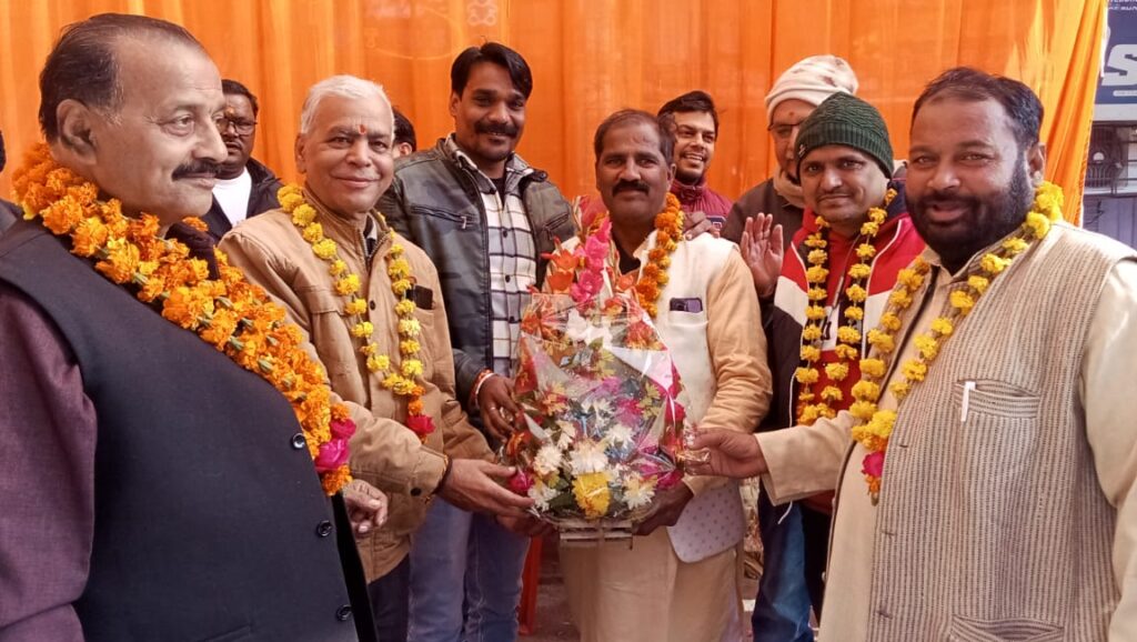 व्यापार मण्डल गणेशगंज ने किया संक्रांति पर खिचड़ी भोज का आयोजन
