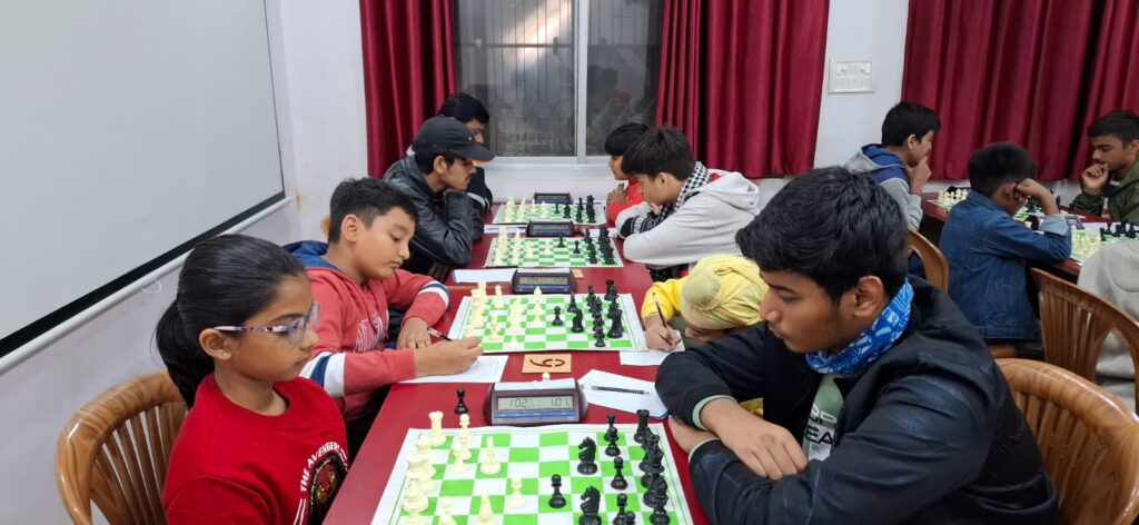 शैल बाला मेमोरियल ओपन चेस टूर्नामेंट का उद्घाटन पैदल की चाल चलकर किया गया