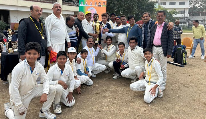 अटल जी के जन्मदिवस पर चौक स्टेडियम में मैत्री मैच का आयोजन