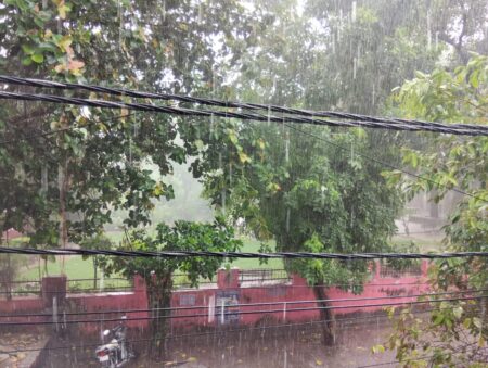 मौसम ने ली करवट! राजधानी में झमाझम बारिश, गर्मी से मिली राहत