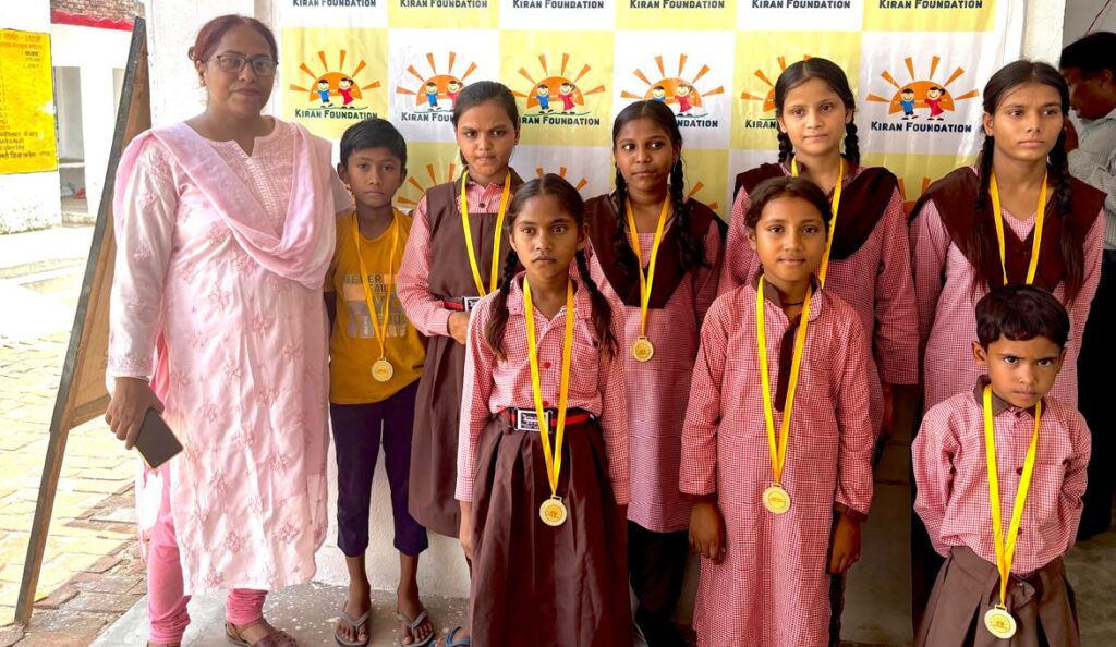चित्रकला प्रतियोगिता में बच्चों की दिखी अभिव्यक्ति, आरुषि, इरम व अलीना पुरस्कृत