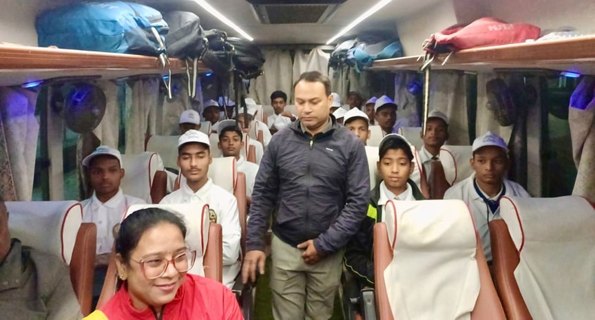बाल दिवस पर खास तोहफा- लखनऊ के 40 छात्रों ने दुधवा में की ‘विस्टाडोम ट्रेन सफारी’ Special gift on Children's Day: 40 students from Lucknow did 'Vistadome Train Safari' in Dudhwa