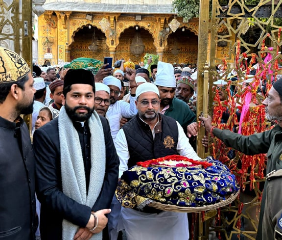 Minister Danish offered a ceremonial cloth at the dargah of Khwaja Garib Nawaz.