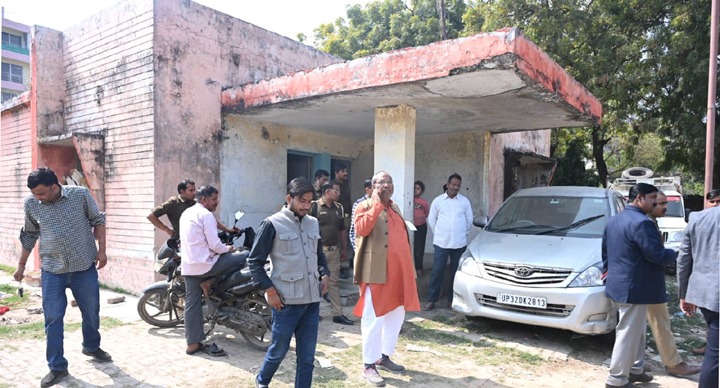 Fisheries Minister Dr. Sanjay Nishad takes a tough stand: orders investigation into irregularities worth Rs 1.60 crore, action against land grabbers