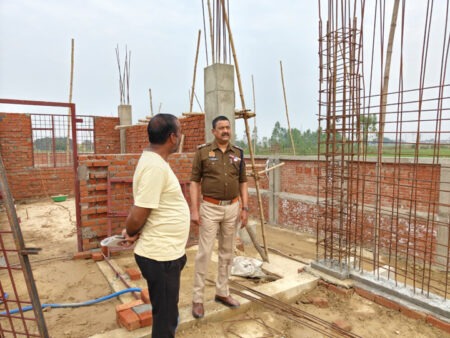 Kaushambi Superintendent of Police inspected the under-construction cyber police station and listened to public concerns.