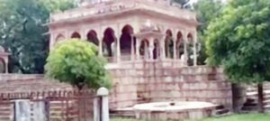A tale of glory, now of misery: Will the historic Rafi Ahmed Kidwai tomb be revived?