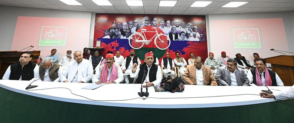 Movement in UP politics: Mayawati gets bungalow in Delhi, Akhilesh attacks BJP!
