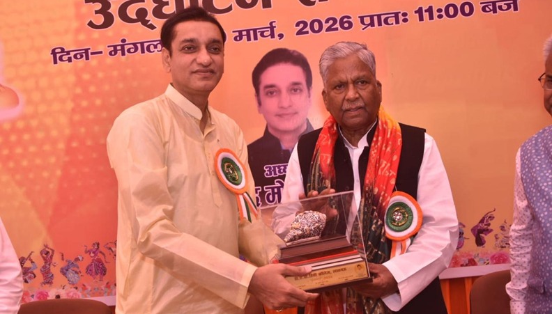 अशोक वाजपेयी पहुंचे डी.ए.वी. कॉलेज, ‘अभिव्यक्ति–2026’ का शानदार शुभारंभ Ashok Vajpayee visits DAV College, launches 'Abhivyakti-2026' with grand ceremony