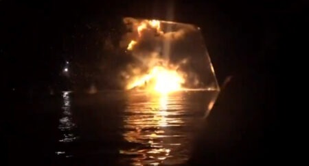 Iran's counter-attack intensifies! Major banks in Dubai and Qatar are empty, the US oil tanker "Sefasi Vishnu" is blown up; one Indian sailor is martyred, and 27 crew members, including 15 Indians, are rescued.