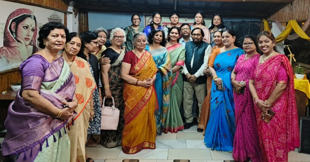 Literary gathering held in Lucknow; Kavyangan Literary Forum created a unique blend of emotion and humor!