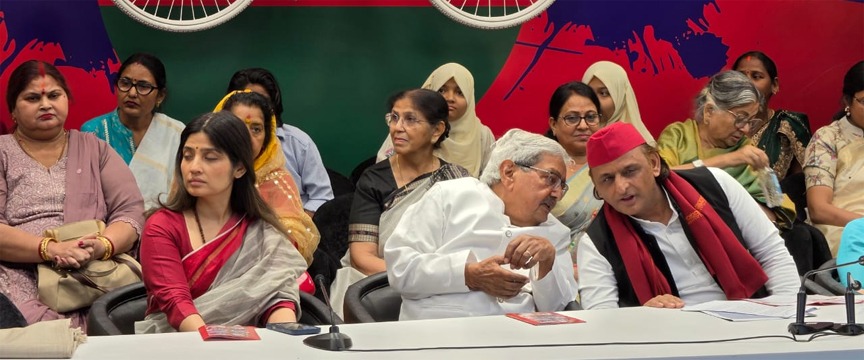 The government will change through votes cast at the booths; the mentality of 'crying like girls' must be changed: Akhilesh Yadav.