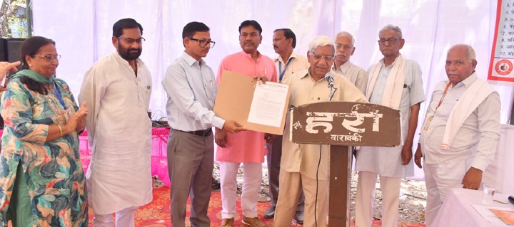 Pensioners Stage Sit-in; Demands for Inclusion in 8th Pay Commission and Restoration of OPS Intensify