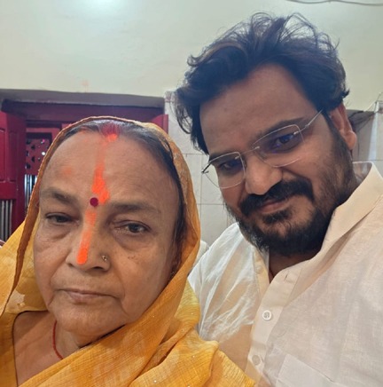 समाजसेवी रुपेश पाण्डेय की माता श्री का निधन, चंपारण में शोक की लहर Social Worker Rupesh Pandey's Mother Passes Away; Wave of Grief Sweeps Through Champaran