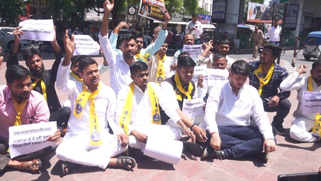 Attack against arbitrary fee hike by private schools