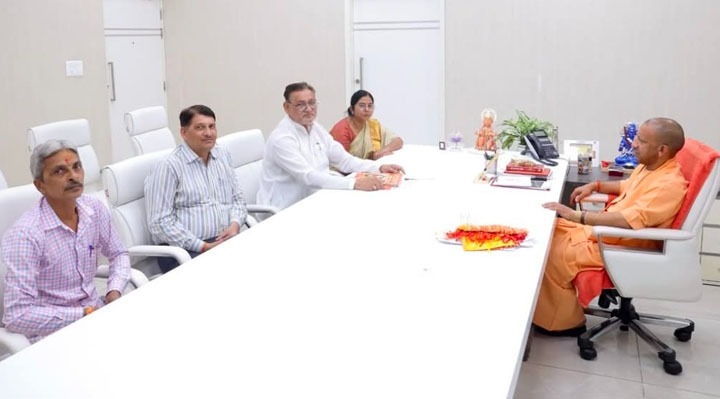 20 लाख कर्मचारियों को तोहफा! योगी सरकार ने 2% बढ़ाया महंगाई भत्ता A gift to 20 lakh employees! The Yogi government increased dearness allowance by 2%.