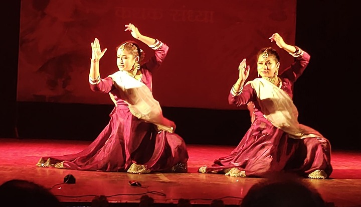 कथक संध्या में शिव-राधा की अमृत वर्षा! An Ambrosial Shower of Shiva and Radha at the Kathak Evening!