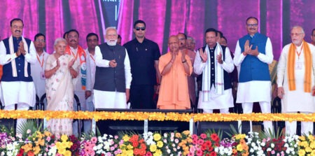 गंगा एक्सप्रेसवे पर सिर्फ गाड़ियां नहीं, दौड़ेंगे सपने, निवेश और लाखों अवसर! On the Ganga Expressway, it won't just be vehicles speeding along—dreams, investments, and millions of opportunities will race ahead!