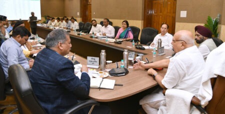 Yogi Government Focuses on Farmers' Income and Security: Strict Directives Issued to Expedite KCC and Crop Insurance