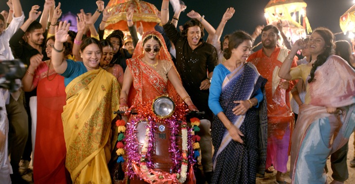 Rajni Sets Out with Her Own Wedding Procession in Search of Love; Emotions on Display in the Trailer.