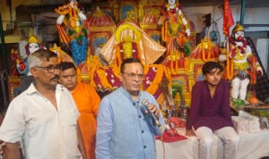 Devotees throng Khatu Shyam bhajan evening; BJP leader assures women of support