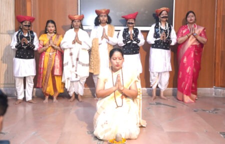 Students of Navyug Kanya Mahavidyalaya embodying the ideals of Ahilyabai Holkar.
