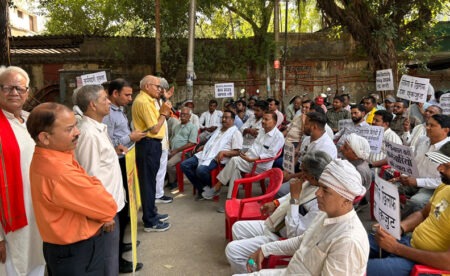 संघर्ष समिति ने सीएम योगी के UPCOS निर्देश का स्वागत किया, पावर कॉर्पोरेशन पर लगाया विलंब का आरोप The struggle committee welcomed CM Yogi's directive regarding UPCOS but accused the Power Corporation of causing delays.The struggle committee welcomed CM Yogi's directive regarding UPCOS but accused the Power Corporation of causing delays.