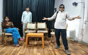लगा झटका’ तो याद आईं जिम्मेदारियाँ! लखनऊ में हंसी-ठहाकों के बीच साधा शादी का गंभीर संदेश After the shock, I remembered my responsibilities! Amidst laughter and laughter, a serious message about marriage was conveyed in Lucknow.
