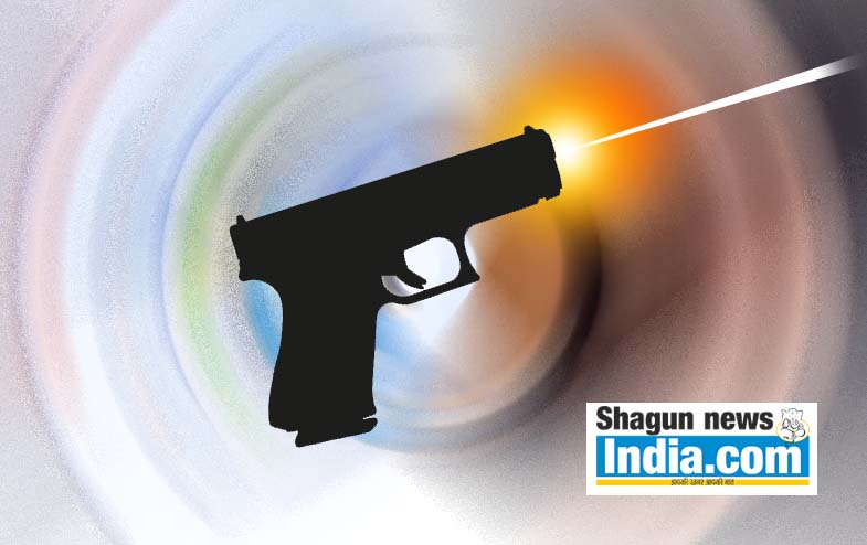 शिकोहाबाद में दर्दनाक घटना: कैंसर पीड़ित पत्नी को गोली मारी, फिर खुद को भी उड़ाया Tragic incident in Shikohabad: Man shoots cancer-stricken wife, then kills himself.