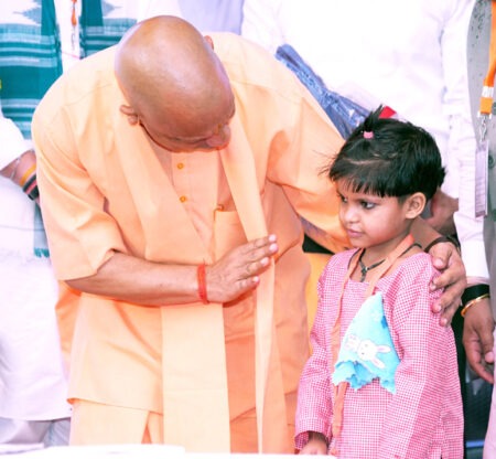 सीएम योगी ने सहारनपुर से किया ‘स्कूल चलो अभियान’ का शुभारंभ CM Yogi launches 'School Chalo Abhiyan' from Saharanpur