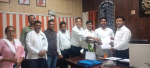 Memorandum by the Uttar Pradesh Primary Teachers' Association: District Magistrate confronted over 17-point demands.