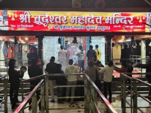 'Chaos' Reigns at Buddheshwar Temple! Doors Remain Open Until 1 AM; No Fixed Schedule for *Aarti* or *Shayan*