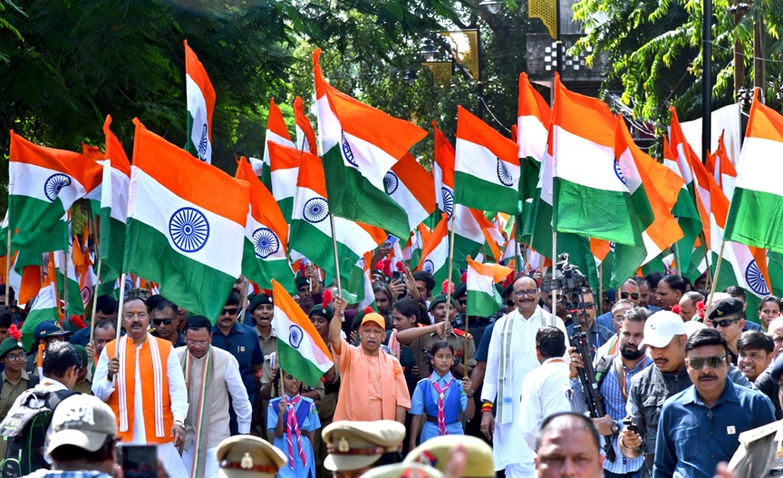 तिरंगा विकास, विरासत और भारत की आन-बान-शान का प्रतीकः सीएम योगी The Tricolour is a symbol of development, heritage, and India's pride and glory: CM Yogi.