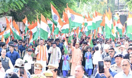 तिरंगा हमारी आन-बान-शान का प्रतीक, हर घर तिरंगा बना राष्ट्रप्रेम का जनआंदोलन: केशव प्रसाद मौर्य Deputy Chief Minister joins youth in 'Tiranga Yatra' in Lucknow; calls for hoisting the Tricolour at every home.