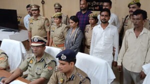 Gang arrested for honey-trapping and blackmailing the Walterganj Station House Officer (SHO).