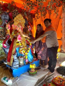 The evening aarti became the center of attraction during the Ganesh festival.