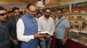 "Books focus the mind and connect it with traditions" - Brajesh Pathak; Isha-Misha Ratan's Kathak performance captivated the audience