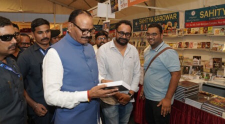 ‘पुस्तकें मन को एकाग्र कर परंपराओं से जोड़ती हैं’-ब्रजेश पाठक; ईशा-मीशा रतन की कथक प्रस्तुति ने मोहा मन "Books focus the mind and connect it with traditions" - Brajesh Pathak; Isha-Misha Ratan's Kathak performance captivated the audience