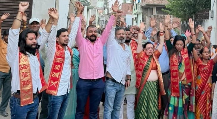बदहाल बदालीखेड़ा के नागरिक सड़कों पर उतरे Residents of the dilapidated Badalikheda took to the streets.